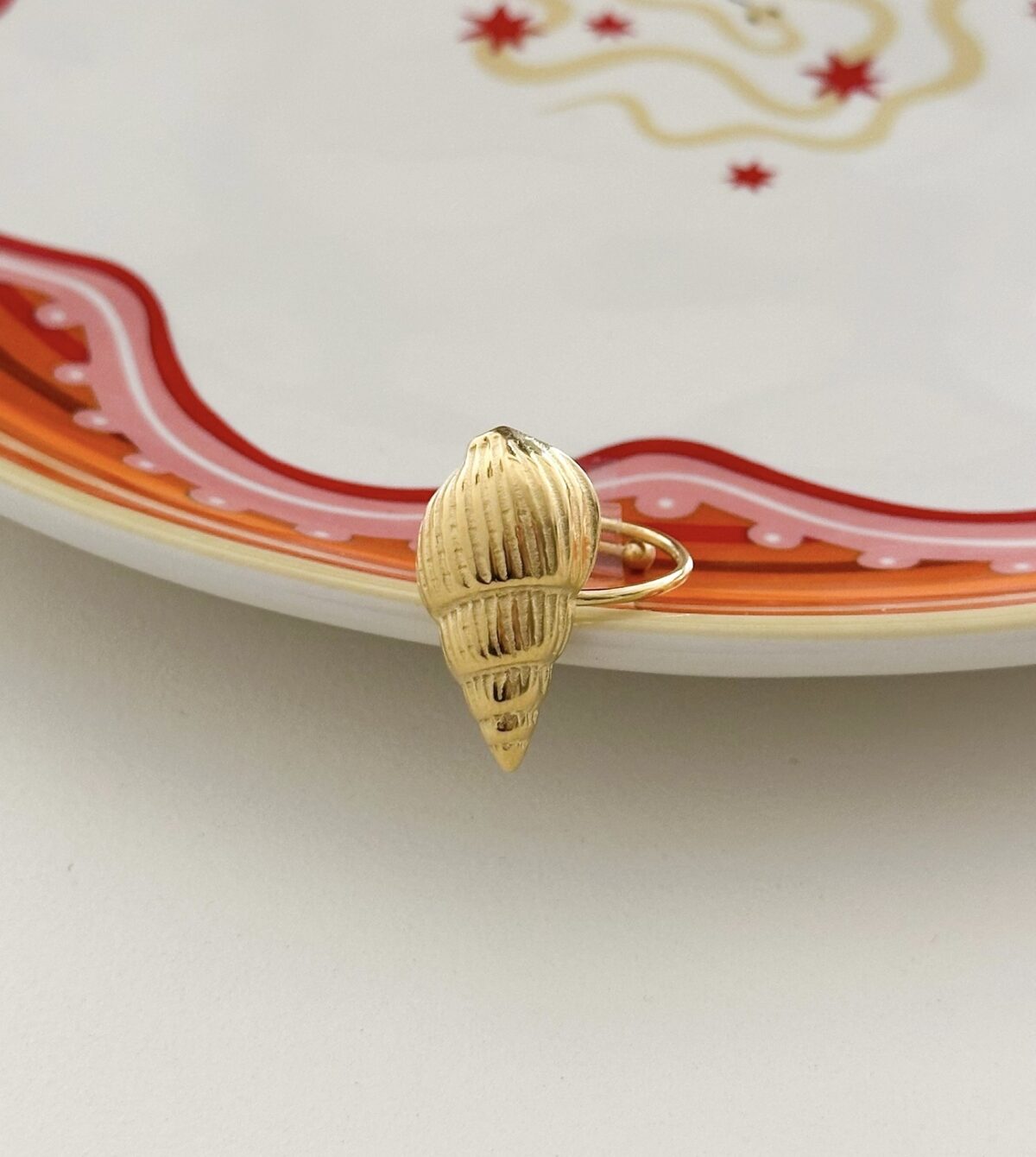 Ring schelp R146 Goud